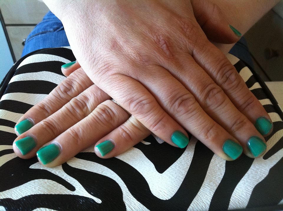 green gelish nails